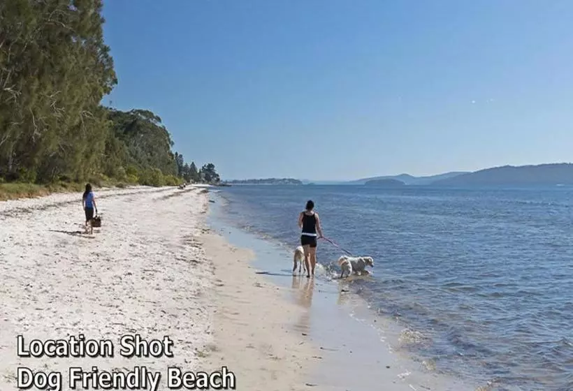 Away Nelson Bay, 29 Wollomi Ave Spacious Family Home With Water Views, Pet Friendly, Wifi & Aircon