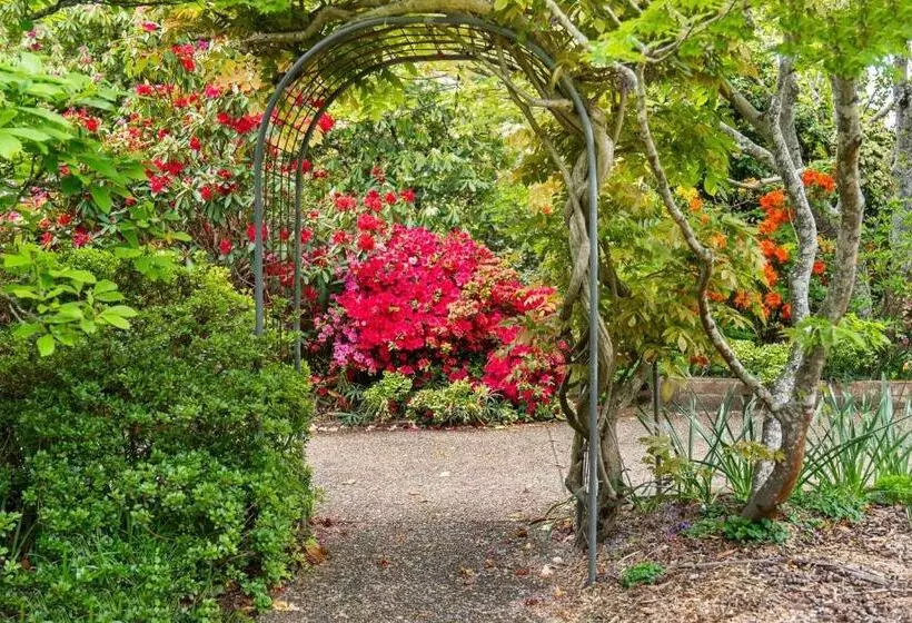 Lynwood Gardens