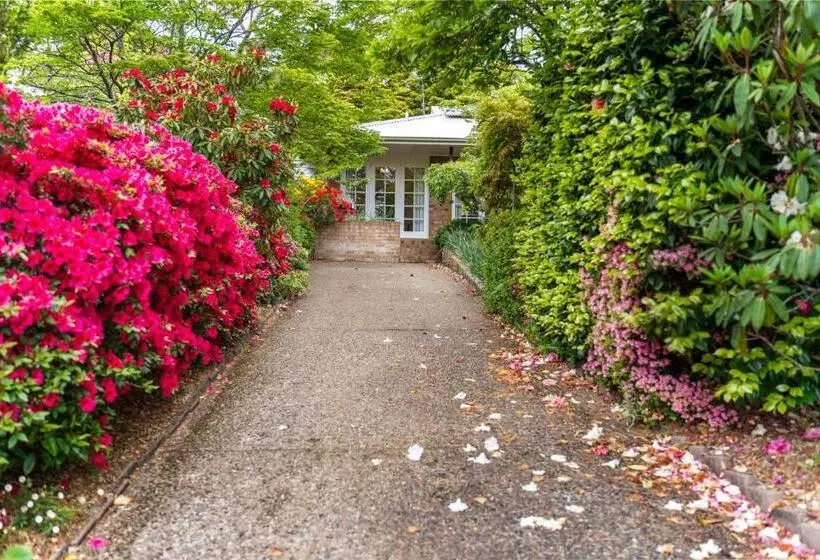 Lynwood Gardens