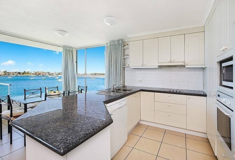 Amazing Waterfront Views Sunshine Coast H330