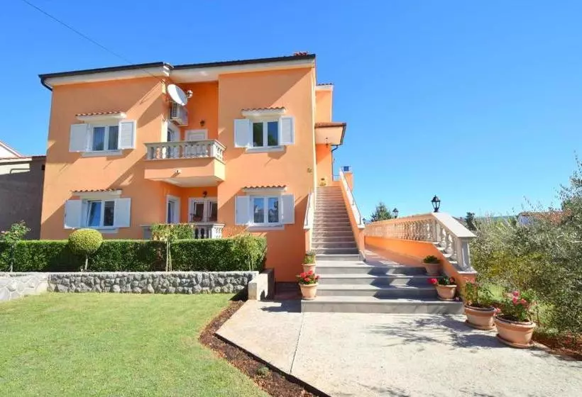 Apartments Mladenka