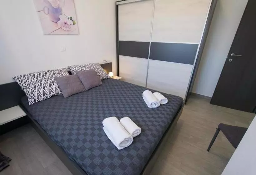 Apartments Mladenka
