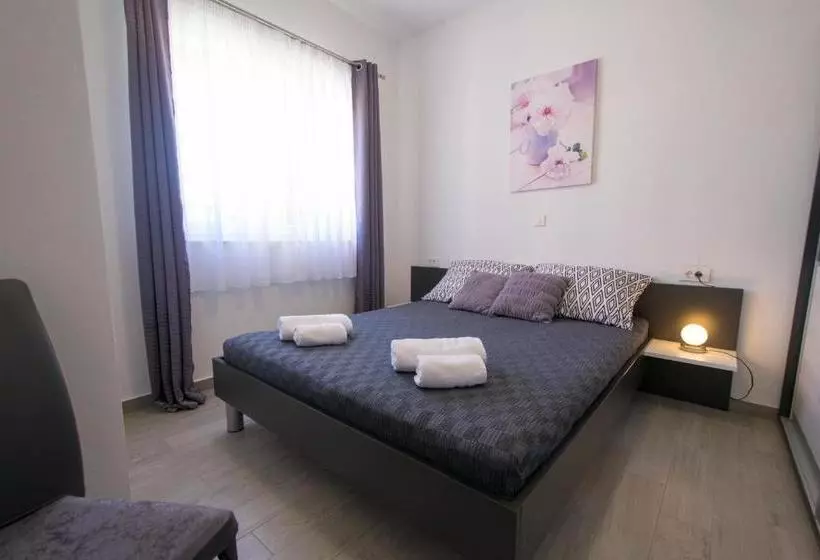Apartments Mladenka