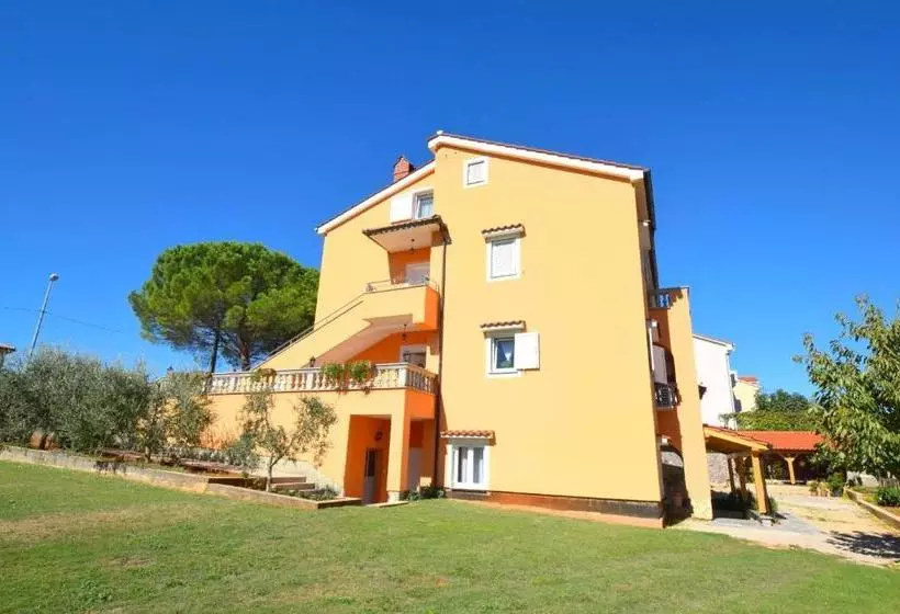 Apartments Mladenka