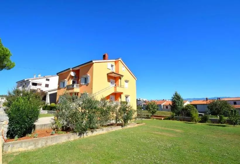 Apartments Mladenka