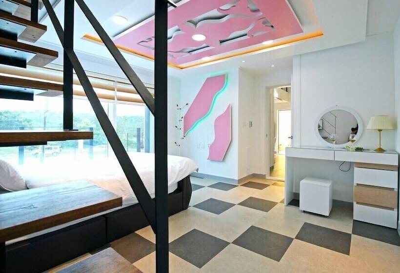 Gyeongju The One Pension Blue