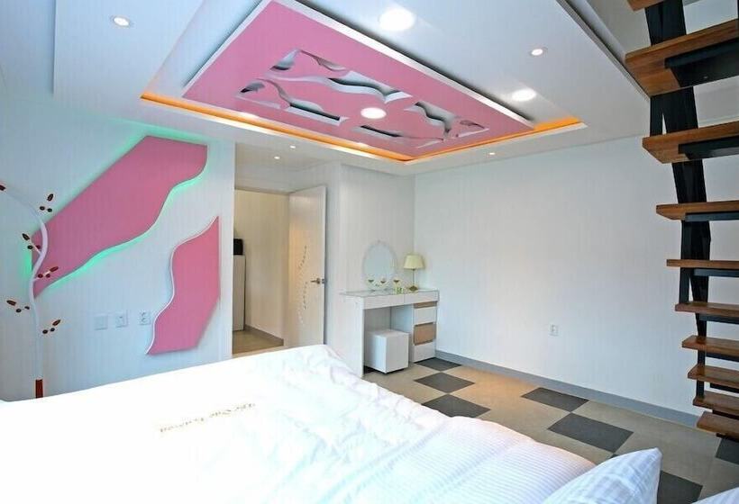 Gyeongju The One Pension Blue