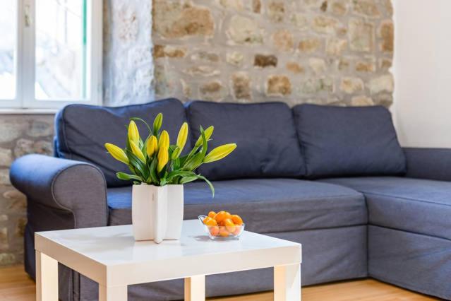 Hotelli Guesthouse Main Square