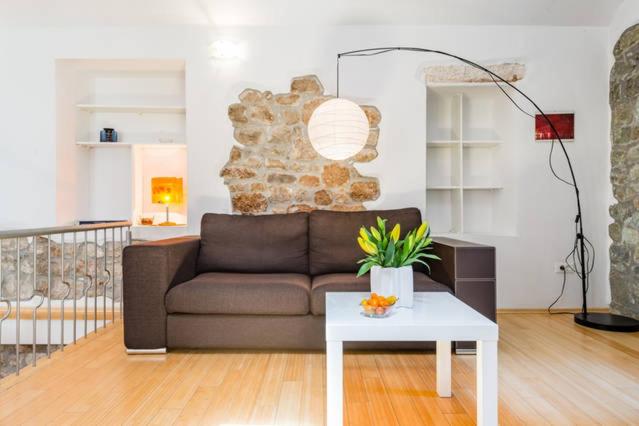 Hotelli Guesthouse Main Square