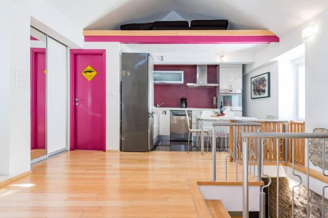 Hotelli Guesthouse Main Square