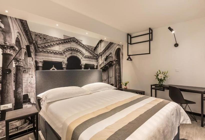 Hotelli Guesthouse Main Square