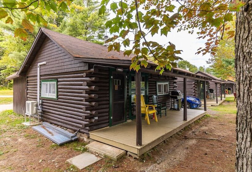 هتل Pond S Resort