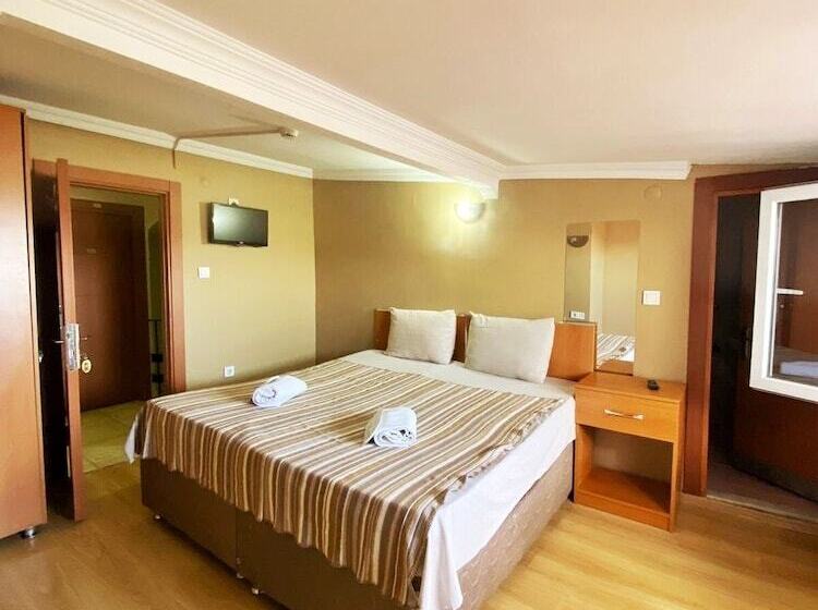 هتل Ulubat Castle