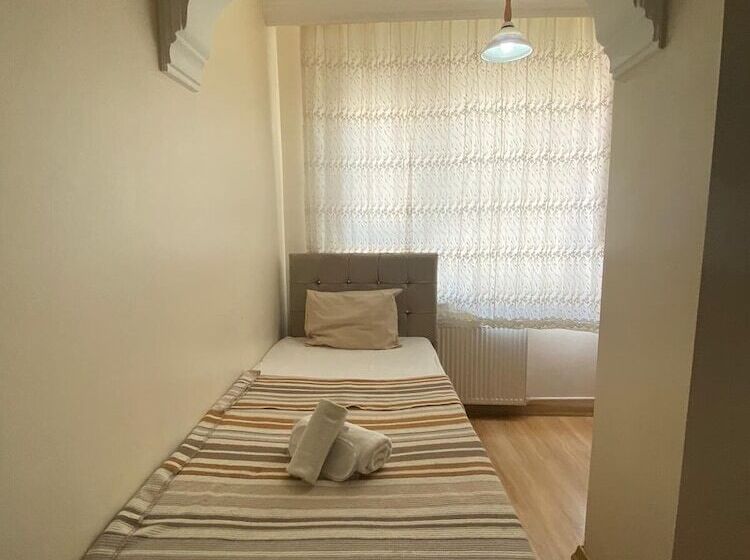 هتل Ulubat Castle