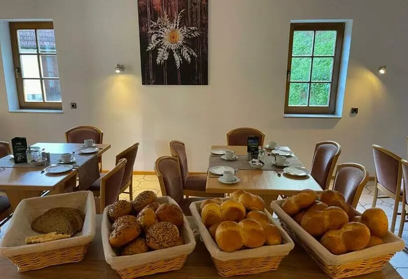 Landhotel Der Distelhof Mit Scheunencafé