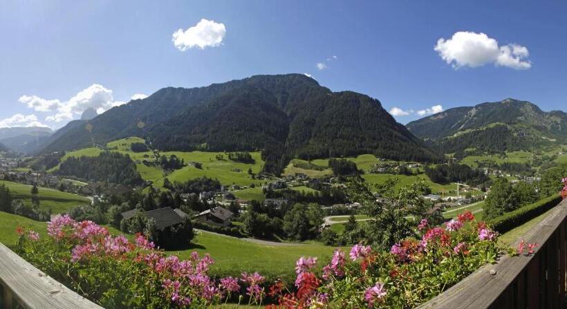 Отель Dolomitenblick