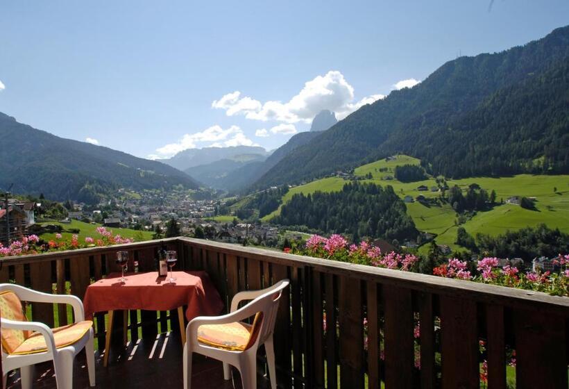 Отель Dolomitenblick