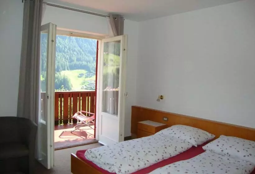 ホテル Dolomitenblick