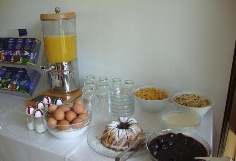 Отель Dolomitenblick