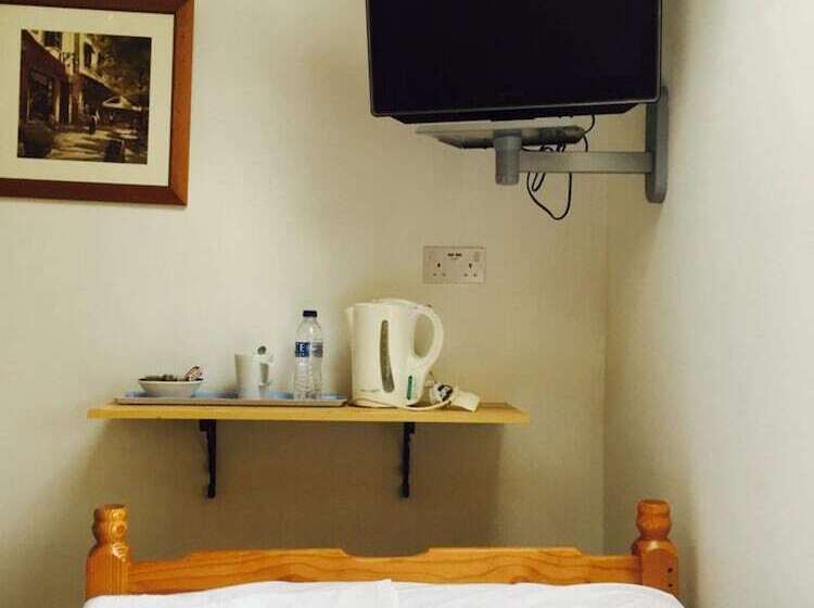 בית מלון כפרי The New Inn