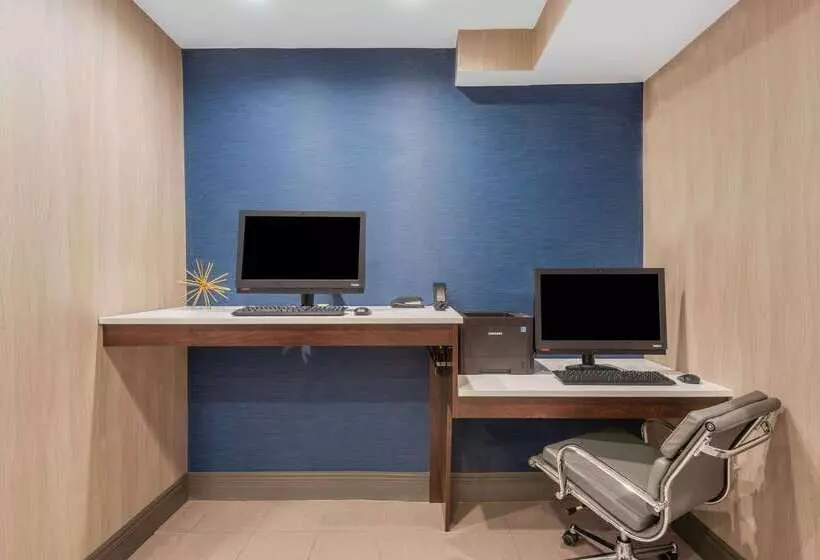 בית מלון כפרי La Quinta By Wyndham Aberdeen Apg