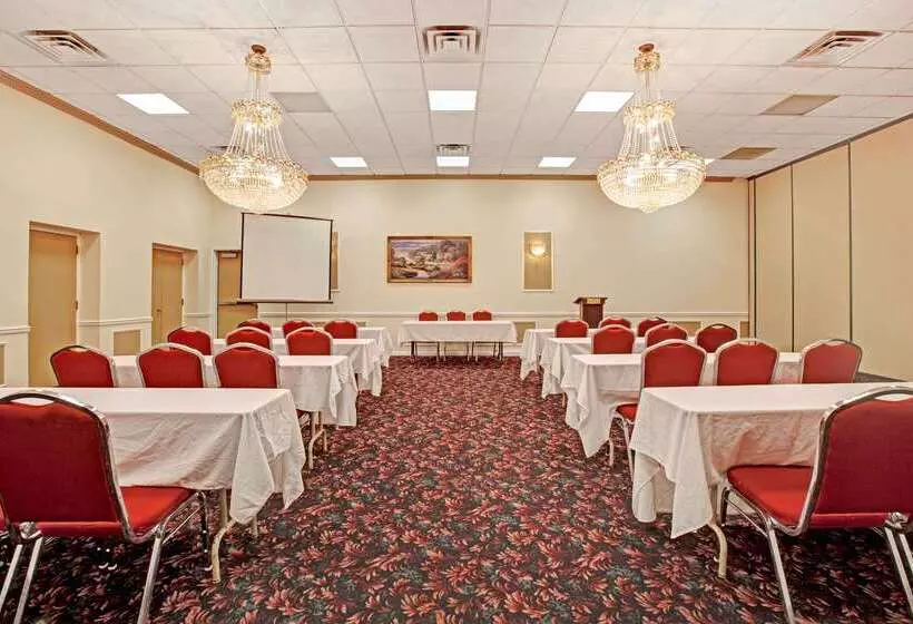 酒店 Ramada By Wyndham Flemington