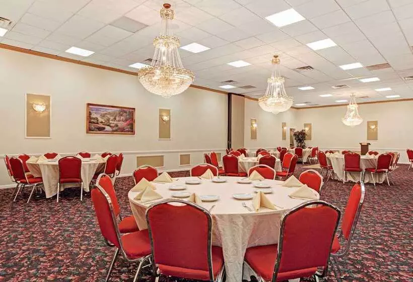 酒店 Ramada By Wyndham Flemington