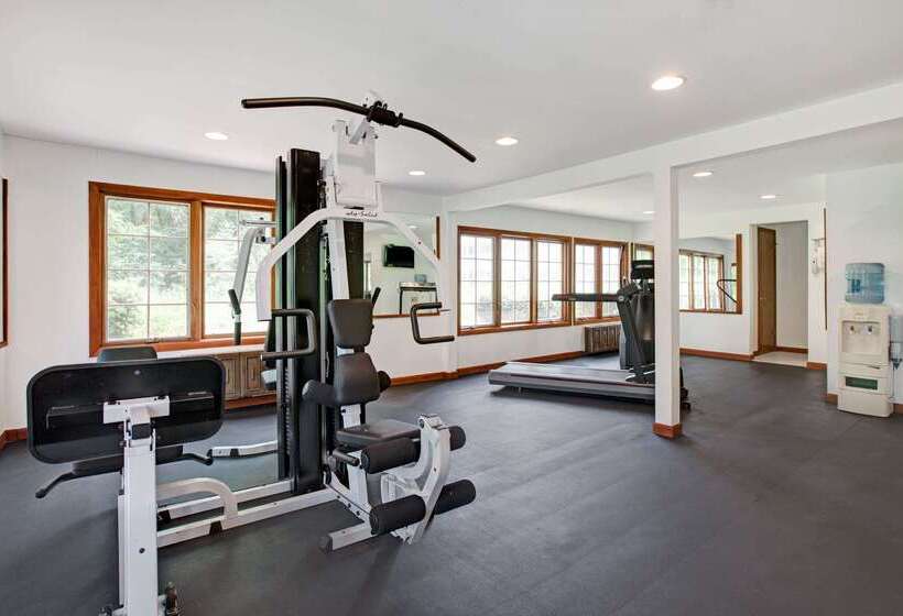 فندق Ramada By Wyndham Flemington