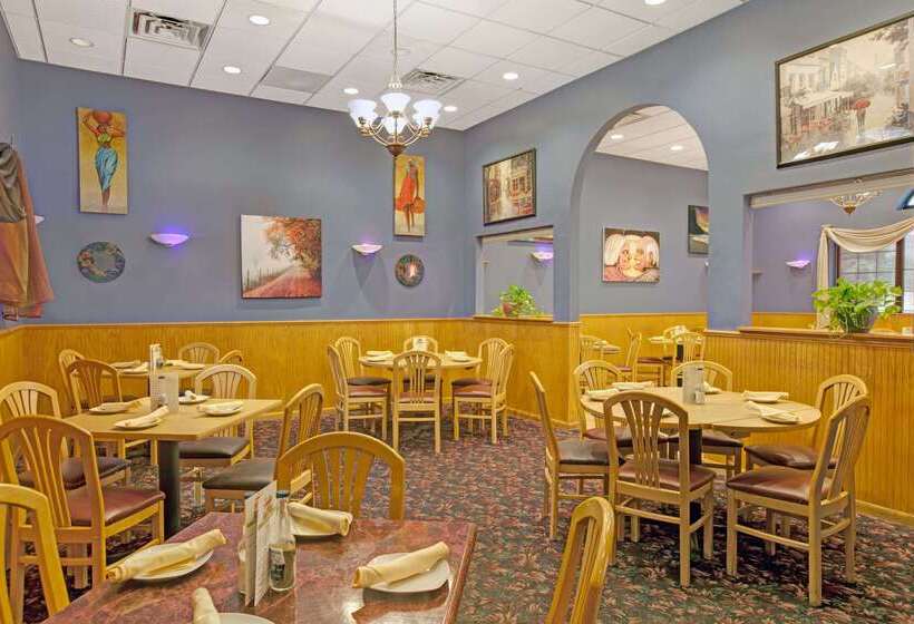 فندق Ramada By Wyndham Flemington