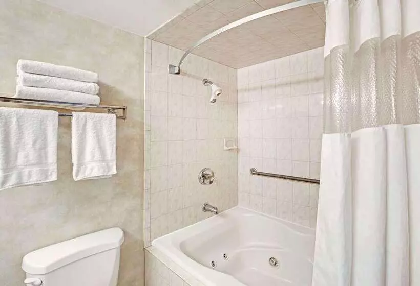 酒店 Ramada By Wyndham Flemington