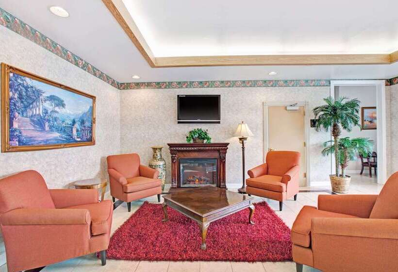 فندق Ramada By Wyndham Flemington