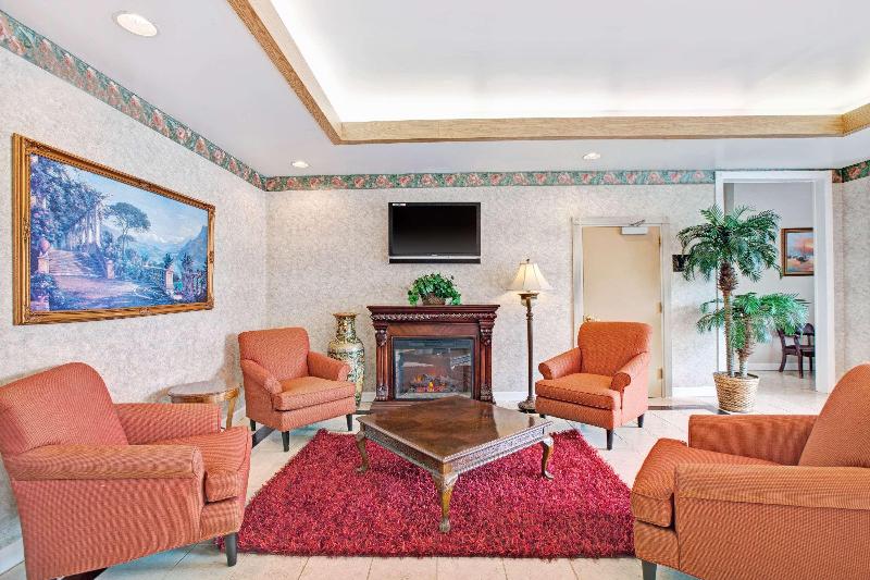 فندق Ramada By Wyndham Flemington