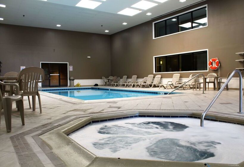 هتل Ramada By Wyndham North Platte