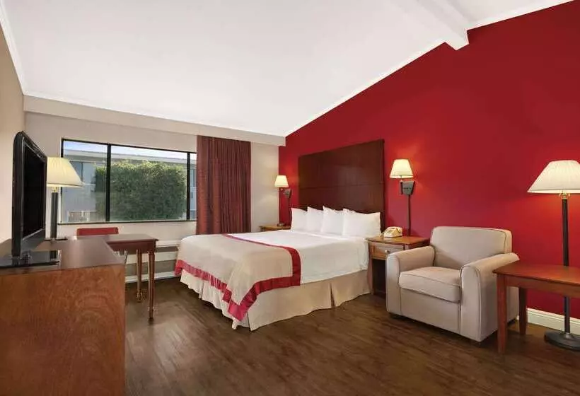 호텔 Ramada By Wyndham Torrance