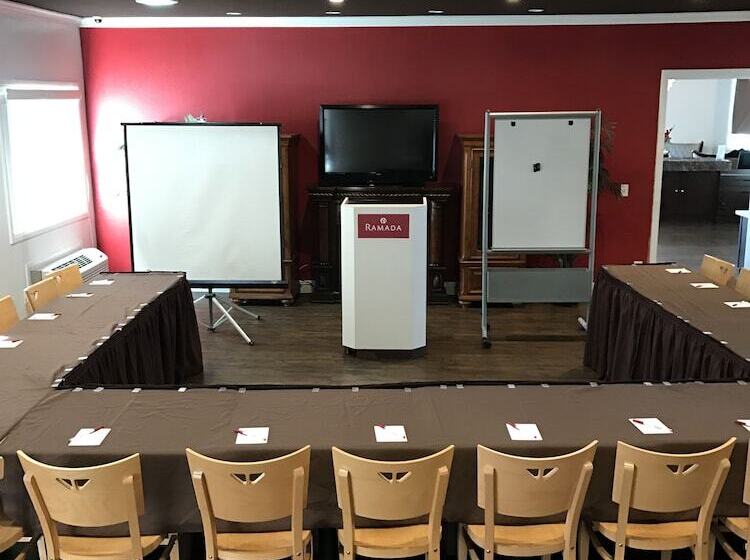 בית מלון כפרי Ramada By Wyndham Torrance