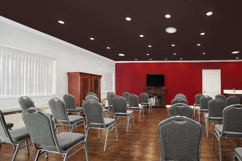 בית מלון כפרי Ramada By Wyndham Torrance