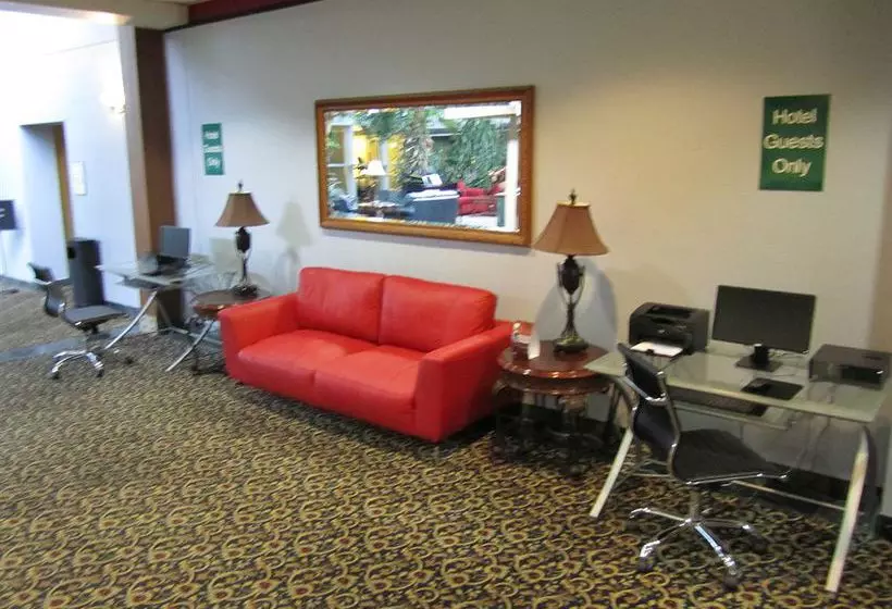 ホテル Ramada Inn