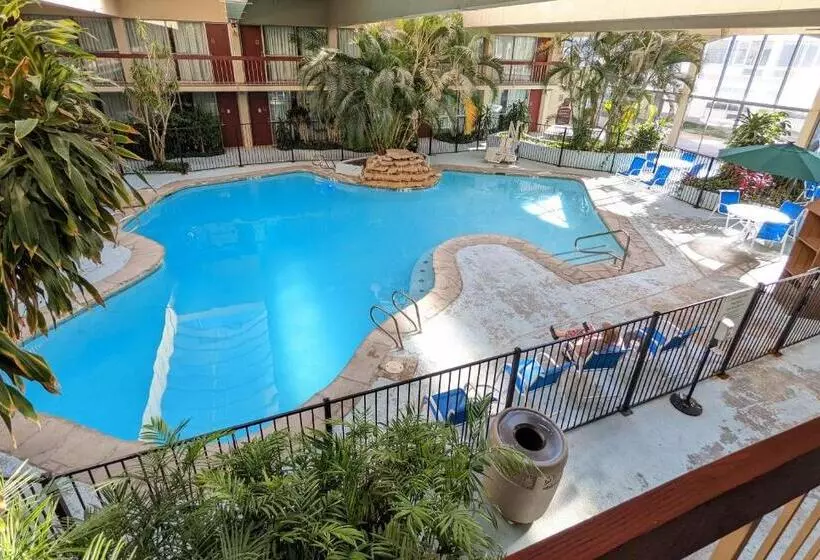 호텔 Red Roof Inn Plus+ Wichita East