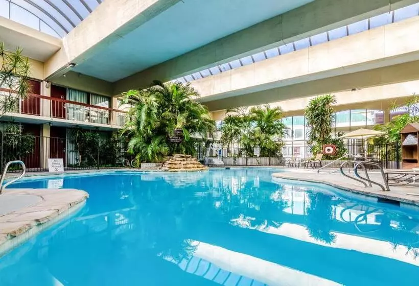 호텔 Red Roof Inn Plus+ Wichita East