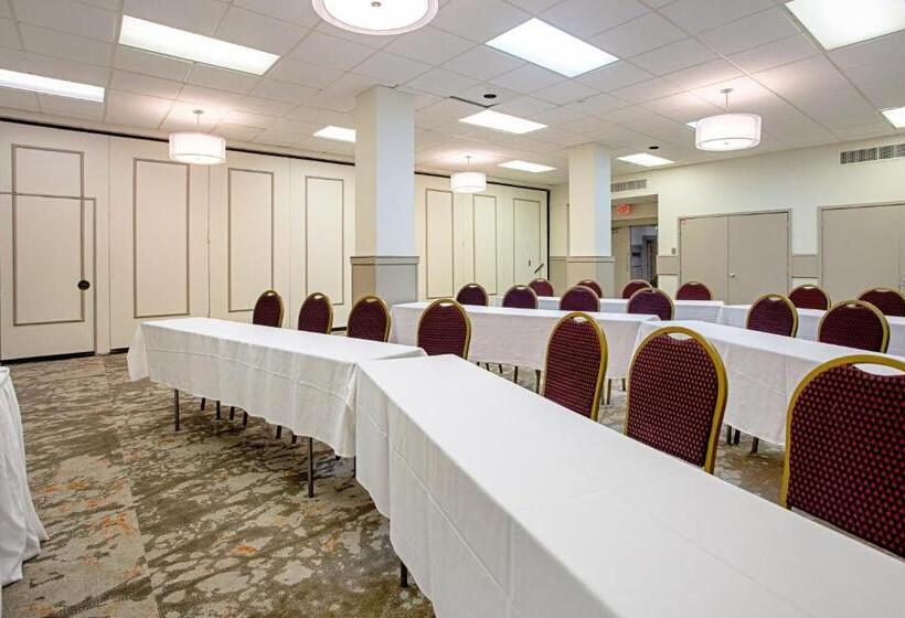 فندق Red Roof Inn Plus+ Wichita East