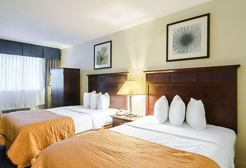 هتل Rodeway Inn & Suites Williamsburg Central