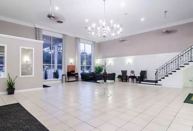 هتل Rodeway Inn & Suites Williamsburg Central