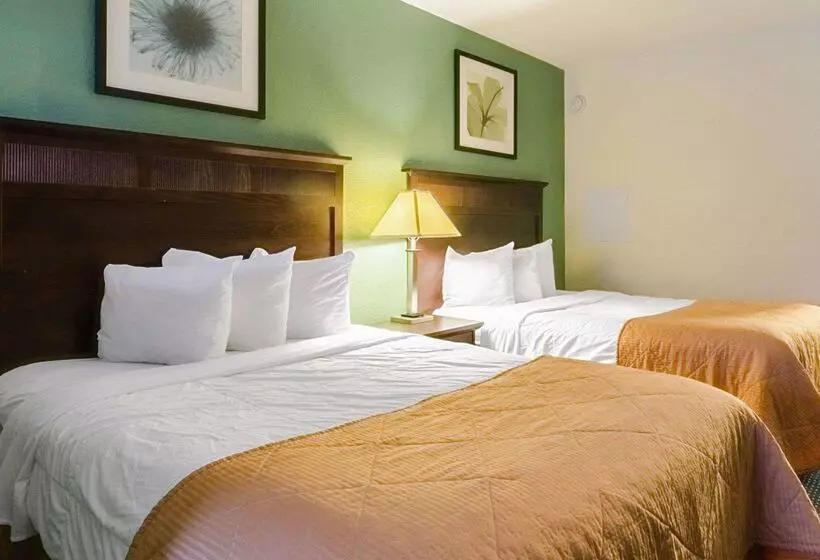 هتل Rodeway Inn & Suites Williamsburg Central