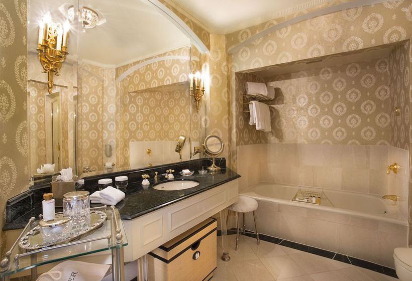 호텔 The Waldorf Towers