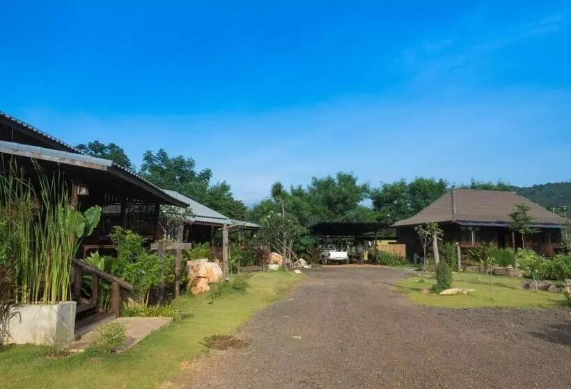هتل The Frog Khao Yai Resort