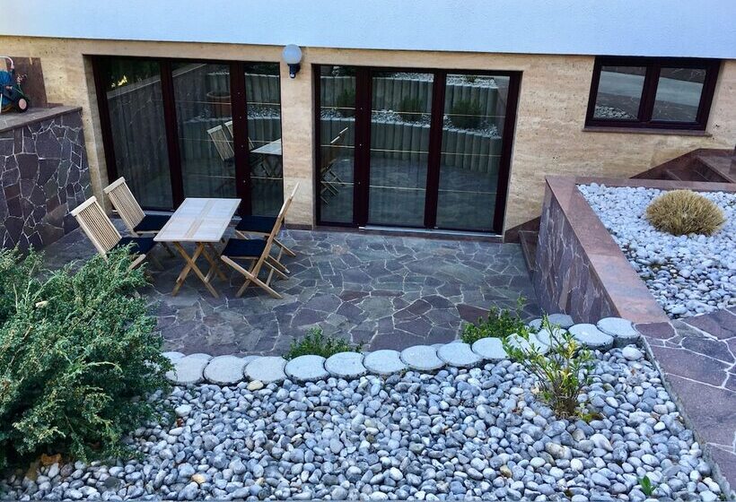 پانسیون Glamping Houses J Max