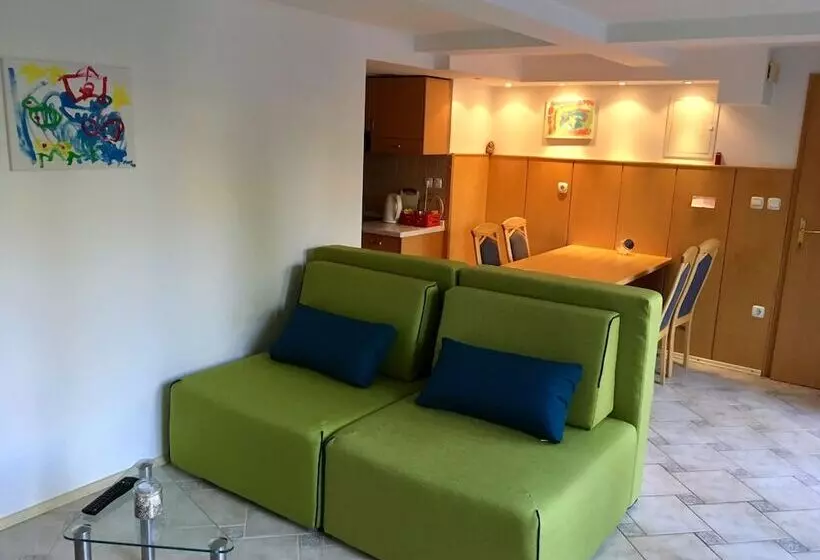 پانسیون Glamping Houses J Max