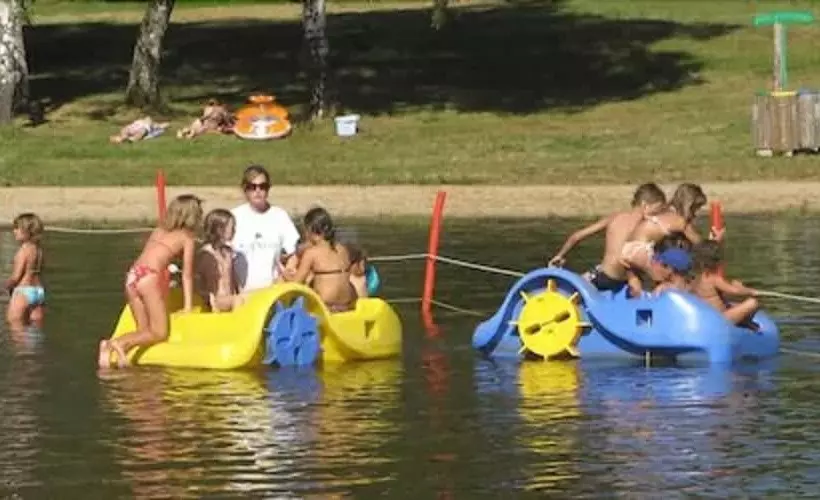 ホテル Camping Domaine Du Lac De Miel