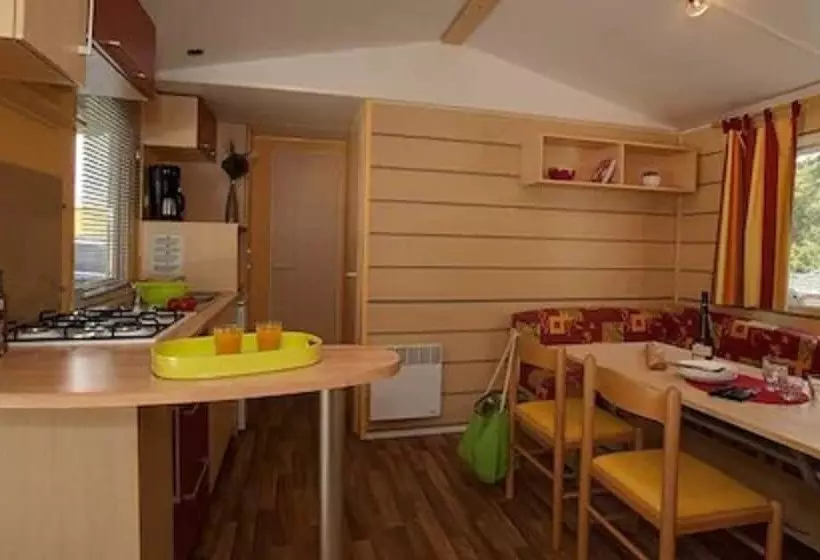 ホテル Camping Domaine Du Lac De Miel