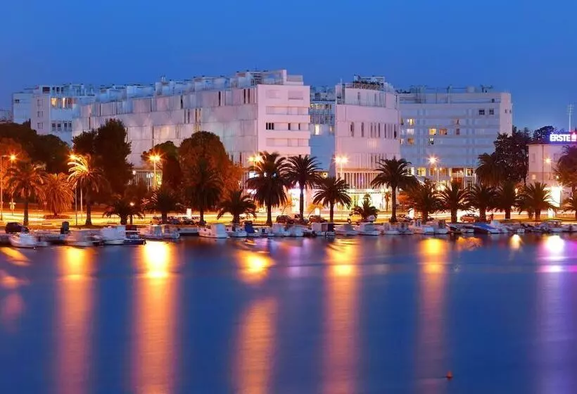 پانسیون Gallery Rooms With Parking